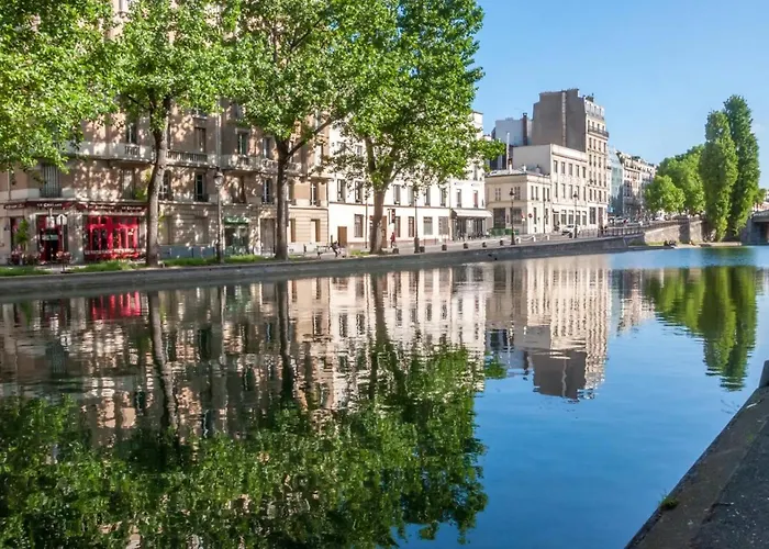 Le Petit Canotier Daire Paris