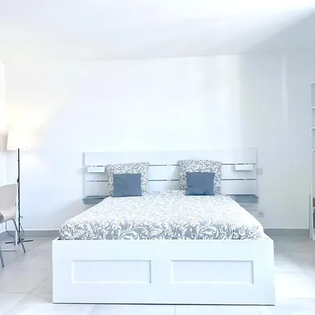 Le Petit Canotier Apartment *